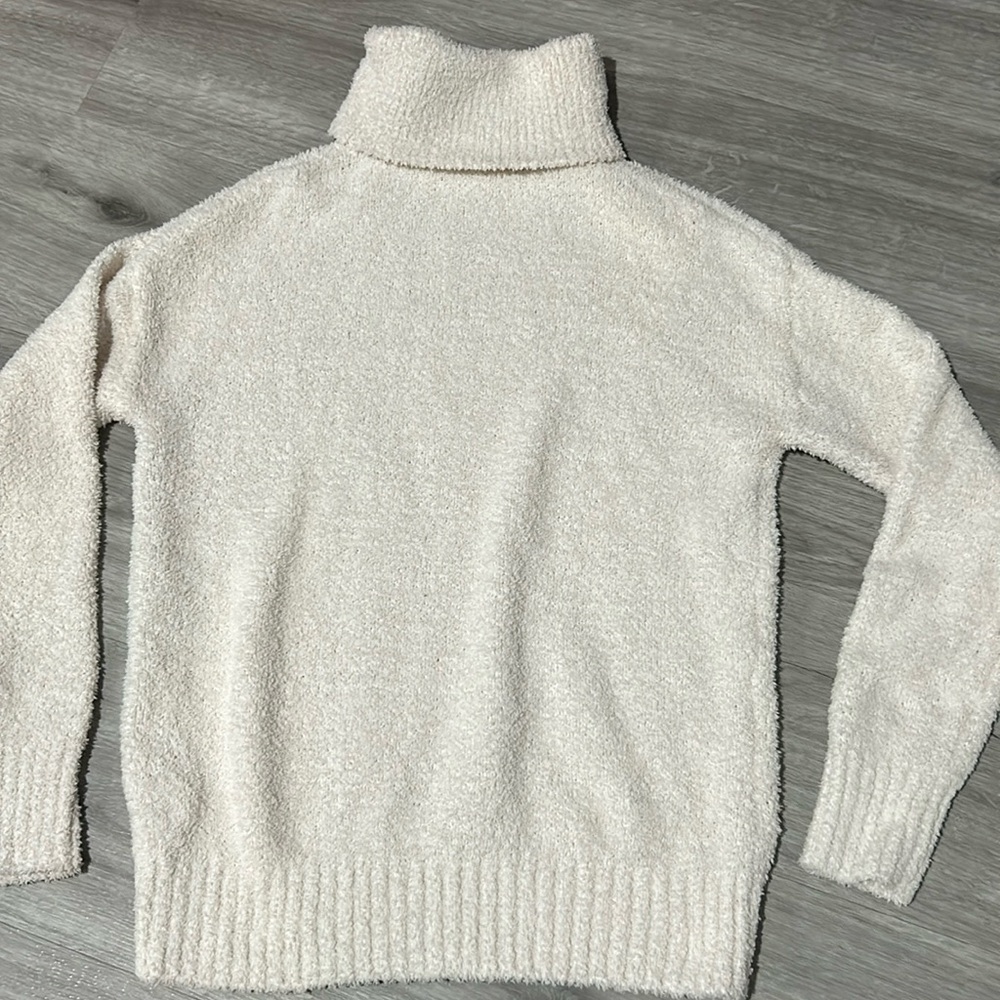Women’s white fuzzy turtle neck size XS PINK REPUBLIC